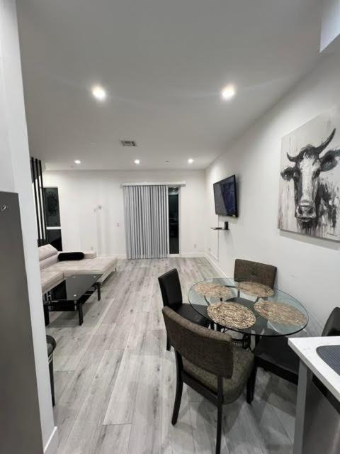 2br Hollywood Townhouse Apartment Los Angeles