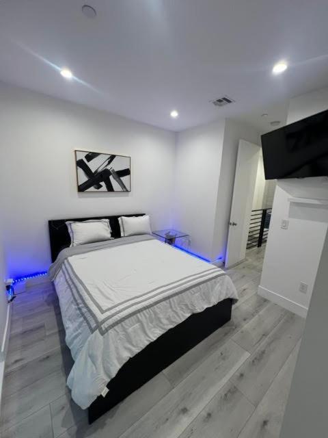 2br Hollywood Townhouse Apartment *