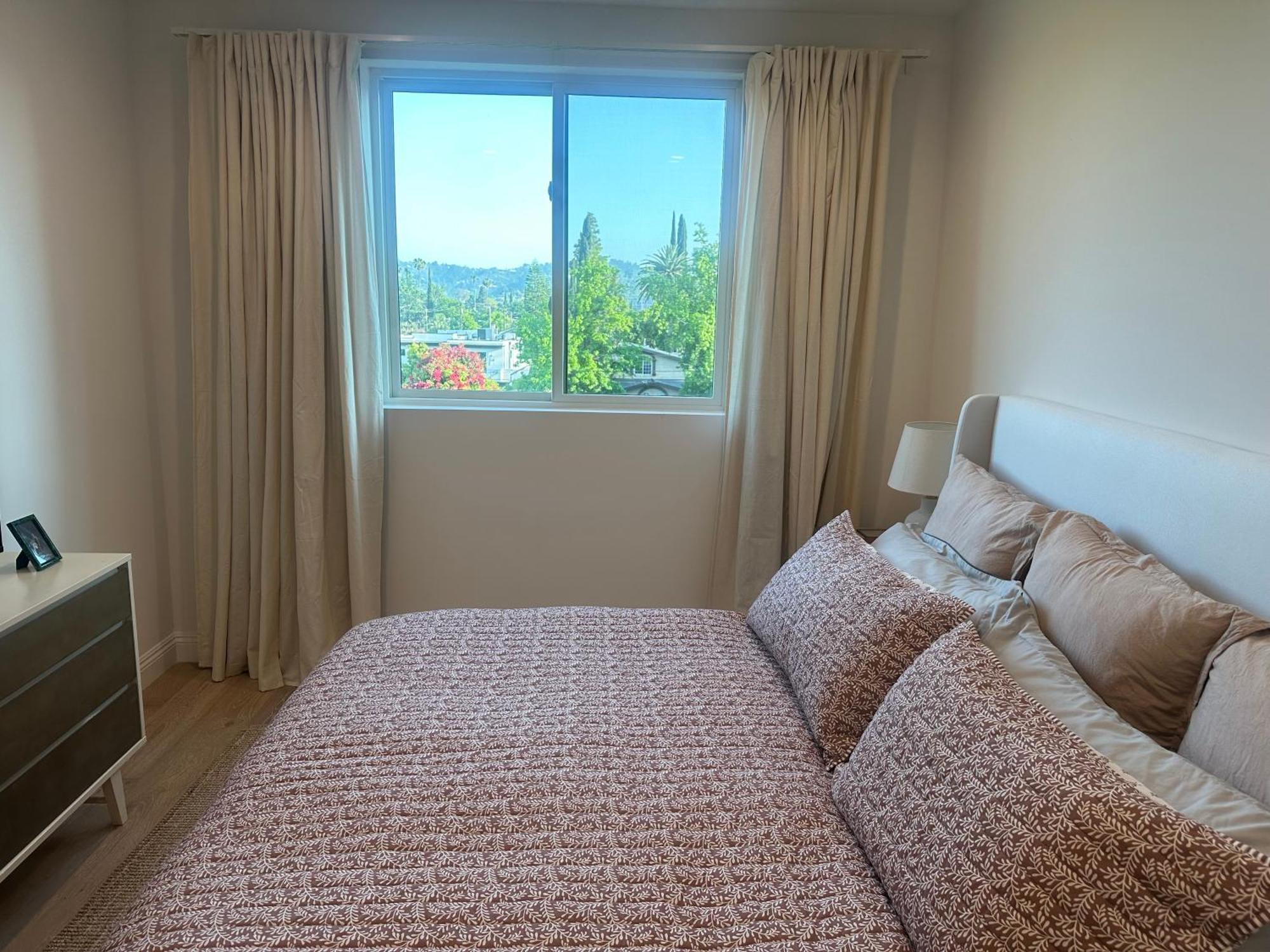 New And Bright Bedroom Ensuite Homestay *
