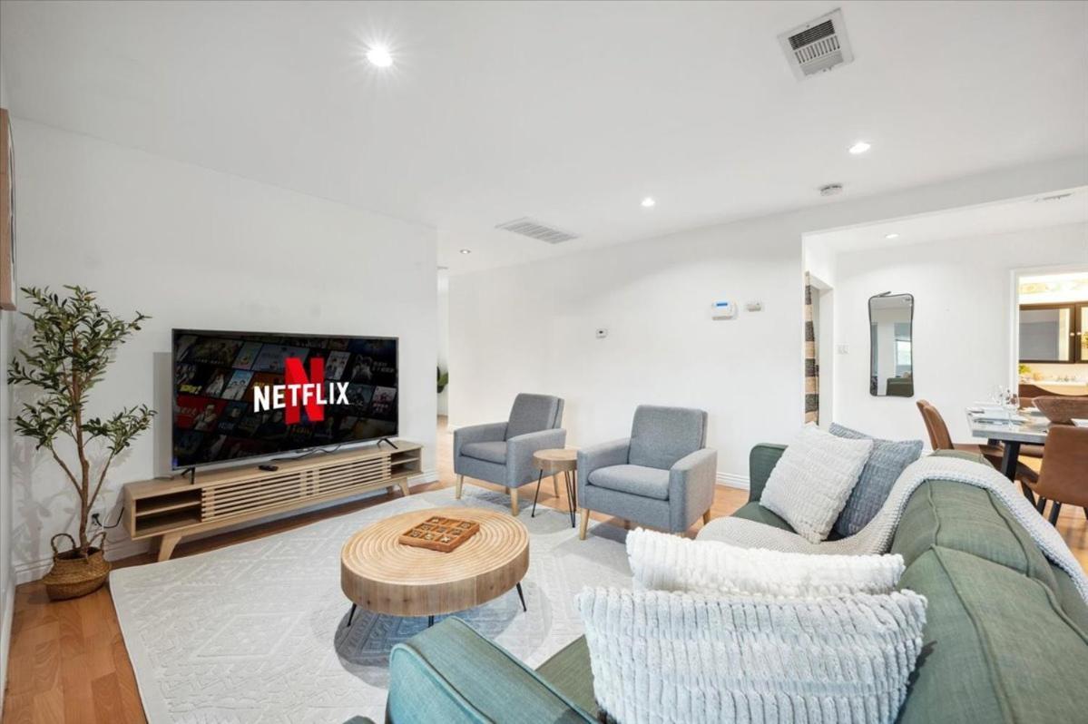 Chic Boho Retreat - Pool, Patio, Mini Golf & Arcade, Mins From Universal Studios! Los Angeles