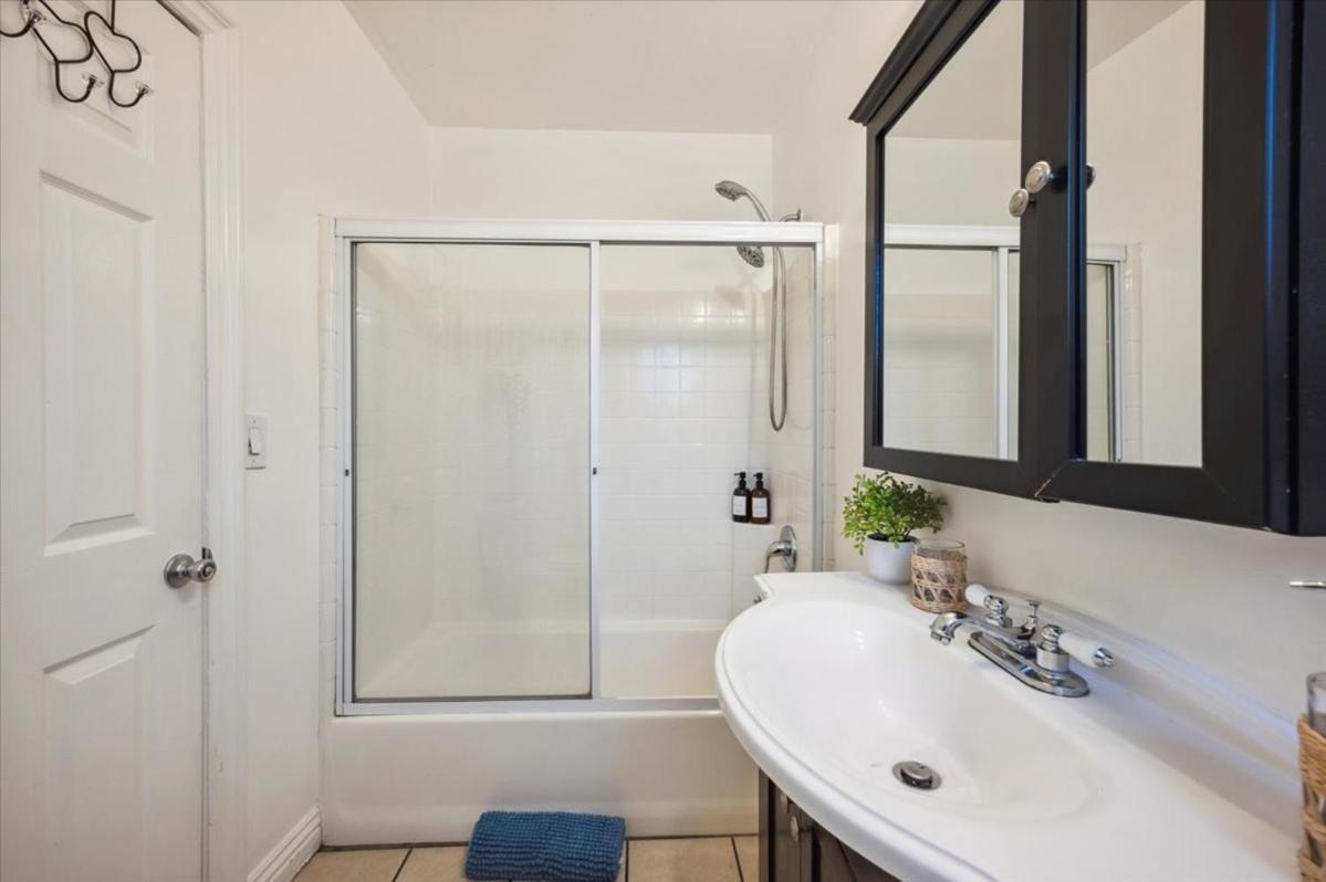 Chic Boho Retreat - Pool, Patio, Mini Golf & Arcade, Mins From Universal Studios! Holiday home *