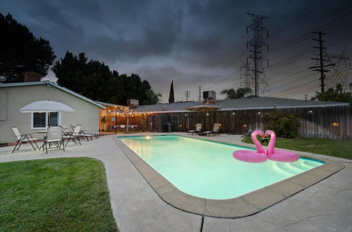 Holiday home Chic Boho Retreat - Pool, Patio, Mini Golf & Arcade, Mins From Universal Studios!
