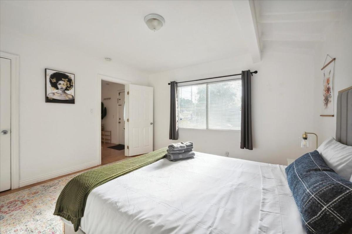 Chic Boho Retreat - Pool, Patio, Mini Golf & Arcade, Mins From Universal Studios! Holiday home *