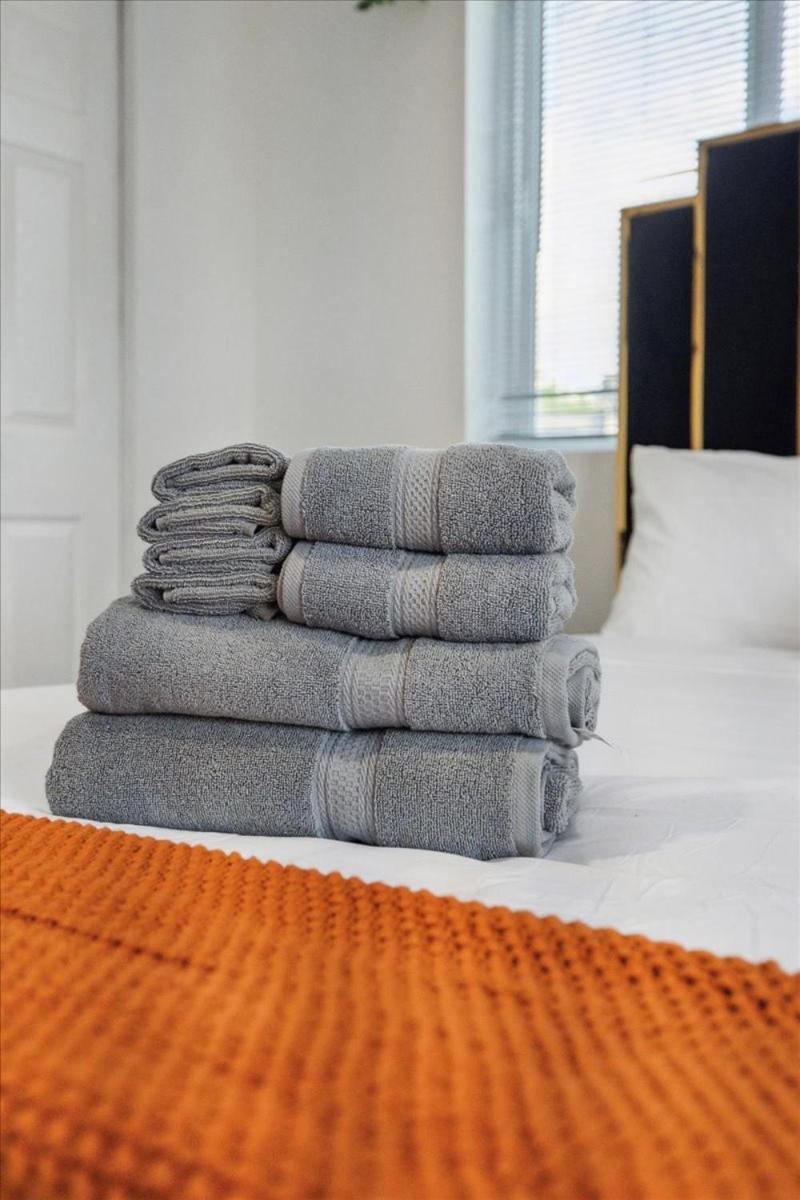 Holiday home Chic Boho Retreat - Pool, Patio, Mini Golf & Arcade, Mins From Universal Studios! *