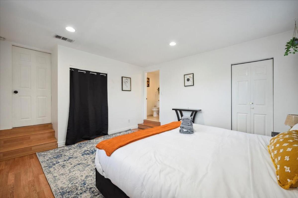 Chic Boho Retreat - Pool, Patio, Mini Golf & Arcade, Mins From Universal Studios! Holiday home Los Angeles