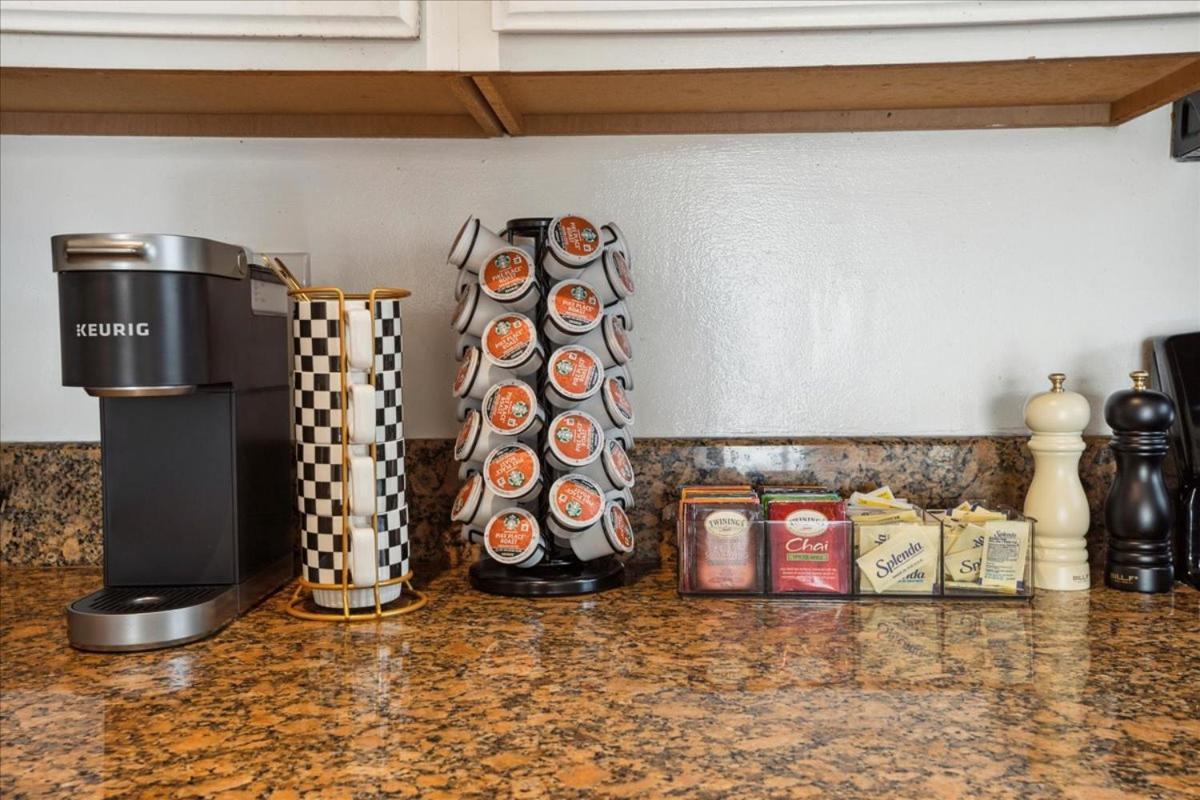 Chic Boho Retreat - Pool, Patio, Mini Golf & Arcade, Mins From Universal Studios! Los Angeles