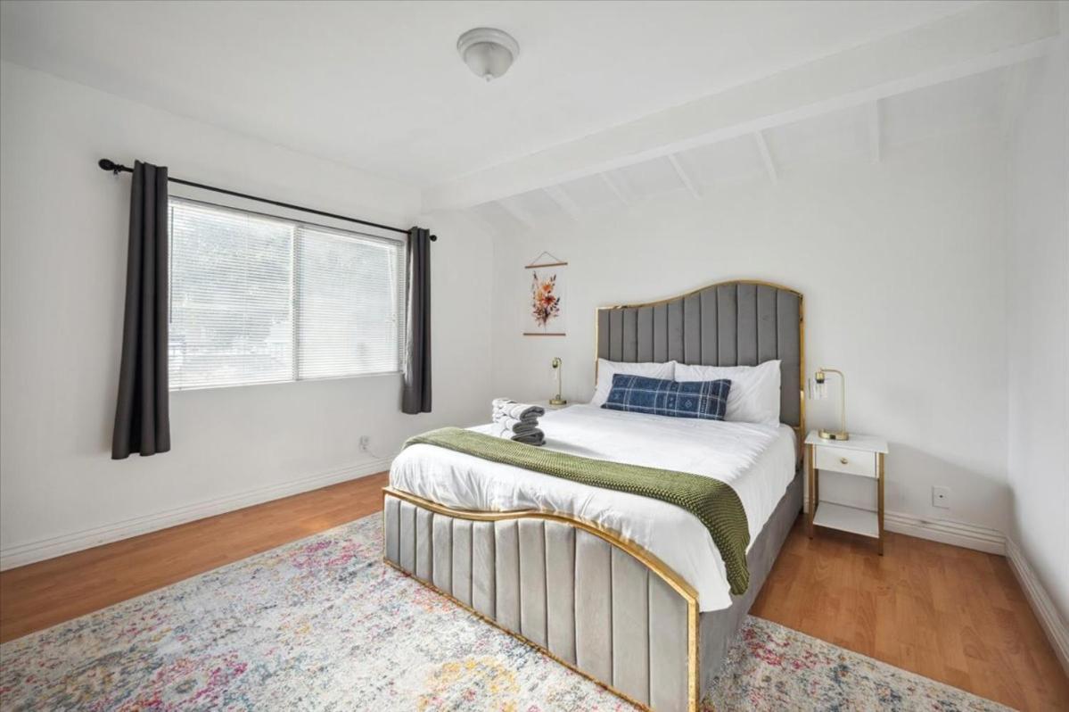 Chic Boho Retreat - Pool, Patio, Mini Golf & Arcade, Mins From Universal Studios! Holiday home Los Angeles
