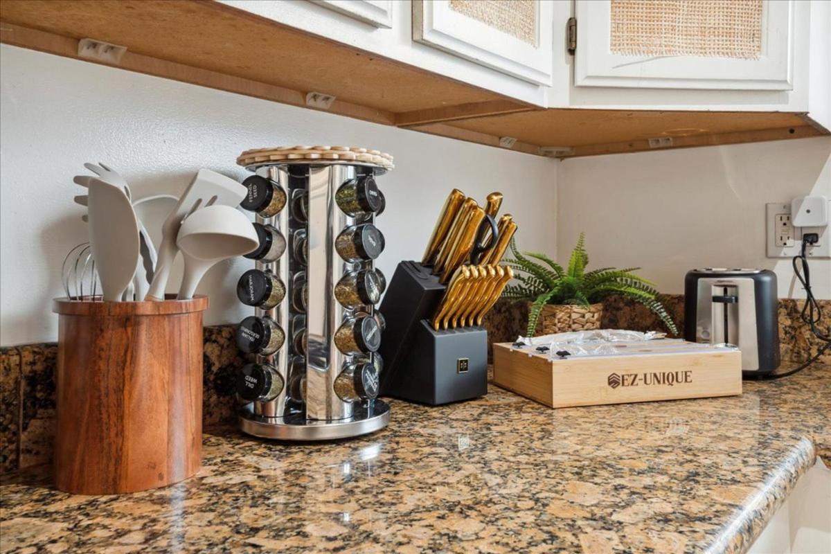 Chic Boho Retreat - Pool, Patio, Mini Golf & Arcade, Mins From Universal Studios! * Los Angeles