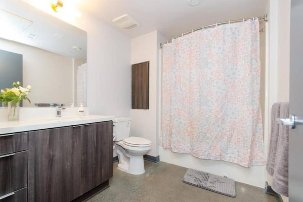 Cozy 3bed With Balcony And A Rooftop Pool Apartment