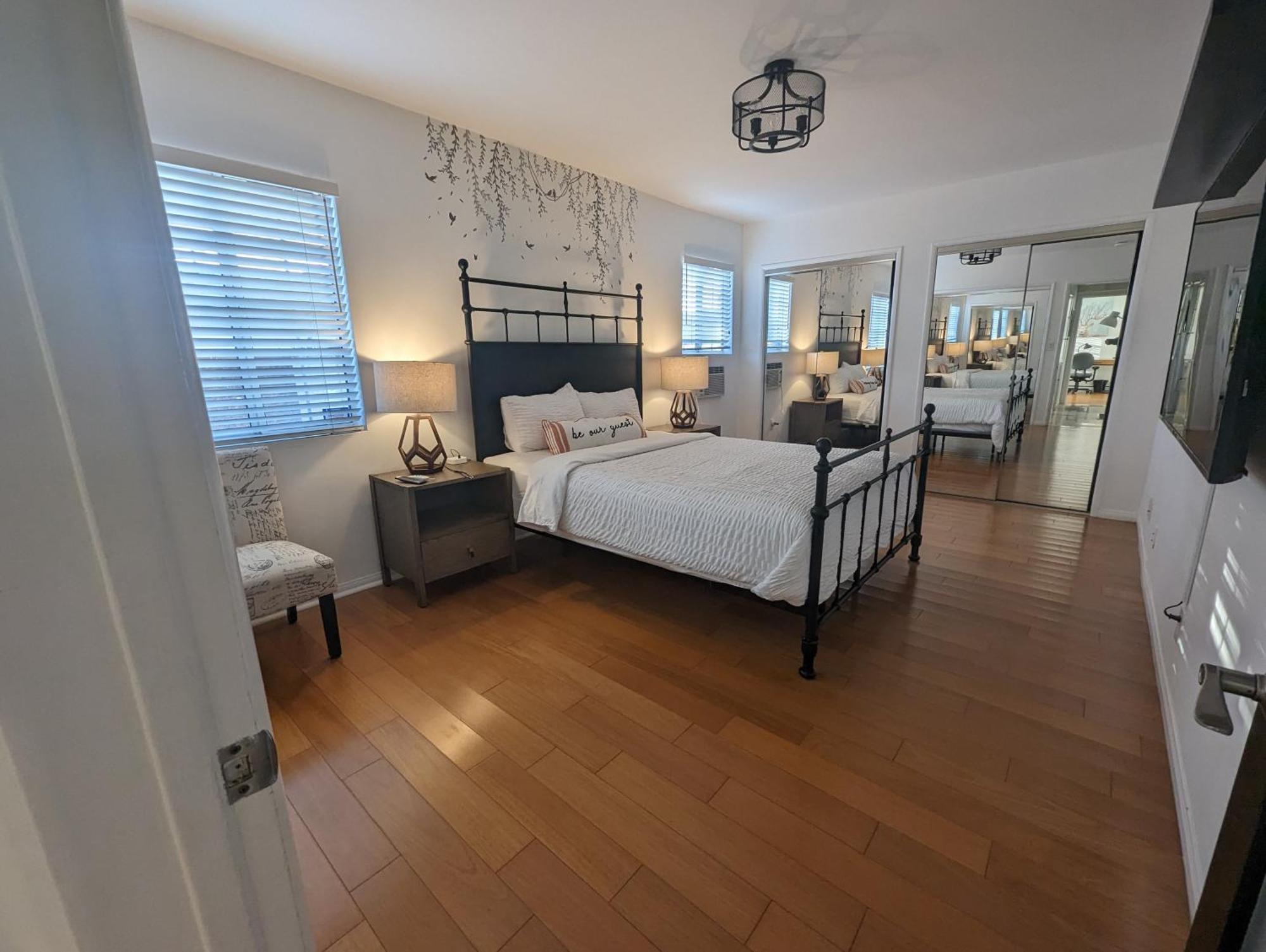 Villa 3 Bedroom + Near Venice + Redecorated + Backyard With Bbq Los Angeles
