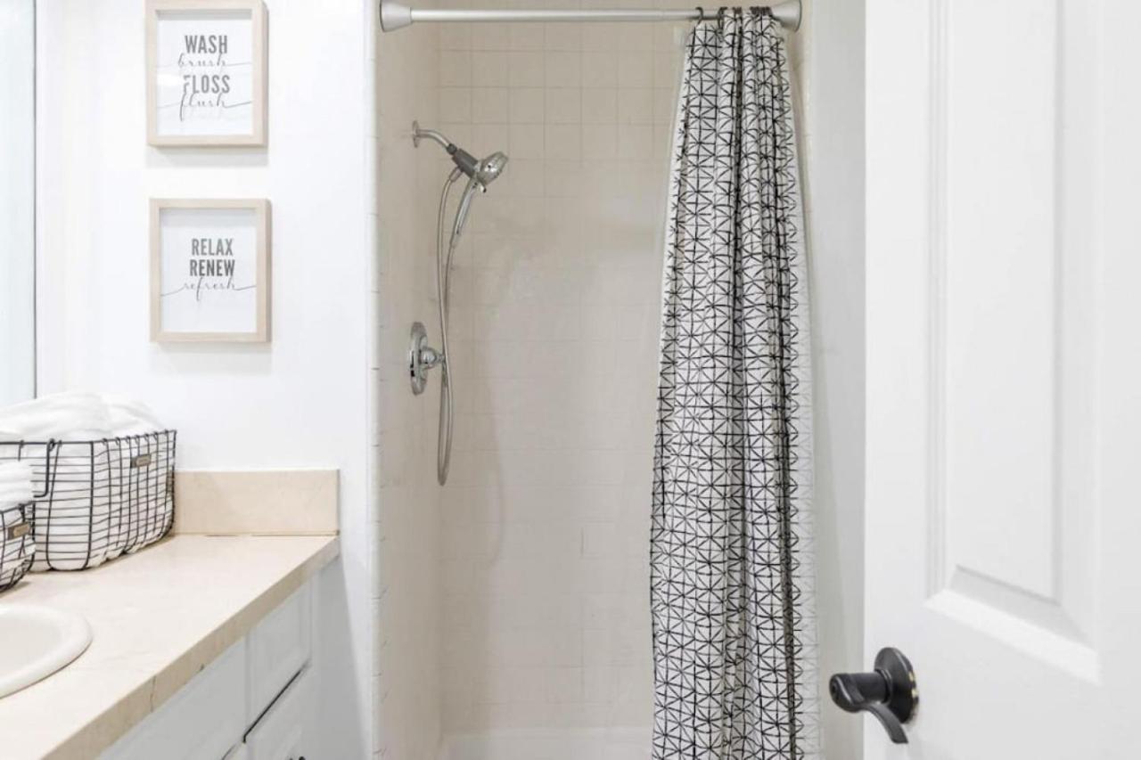 Tranquil Getaway Retreat Sleeps 8 Guest Holiday home Los Angeles