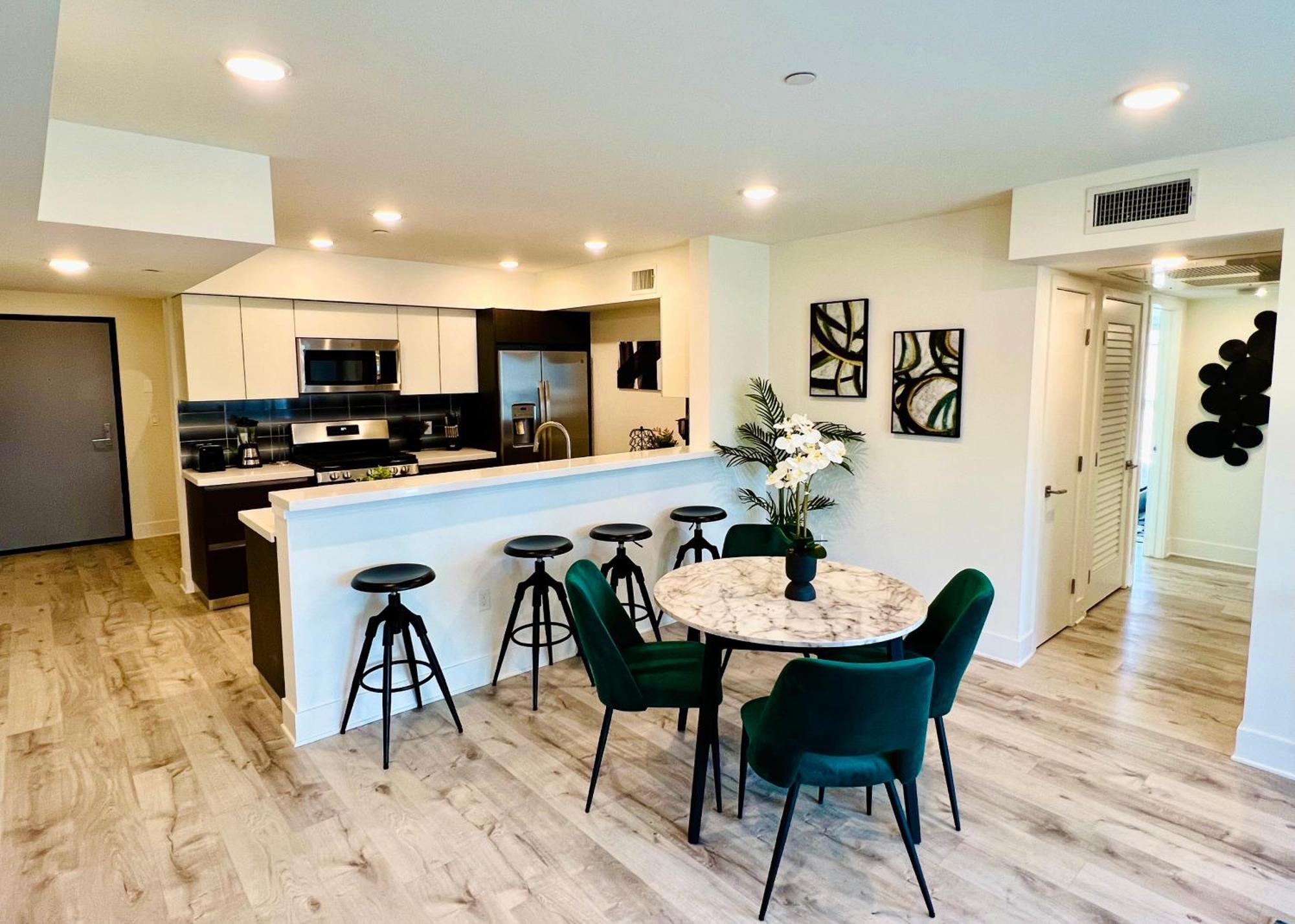 Century Cozy 2 Bedroom 4 Sleeps Crib W Parking 505 Los Angeles