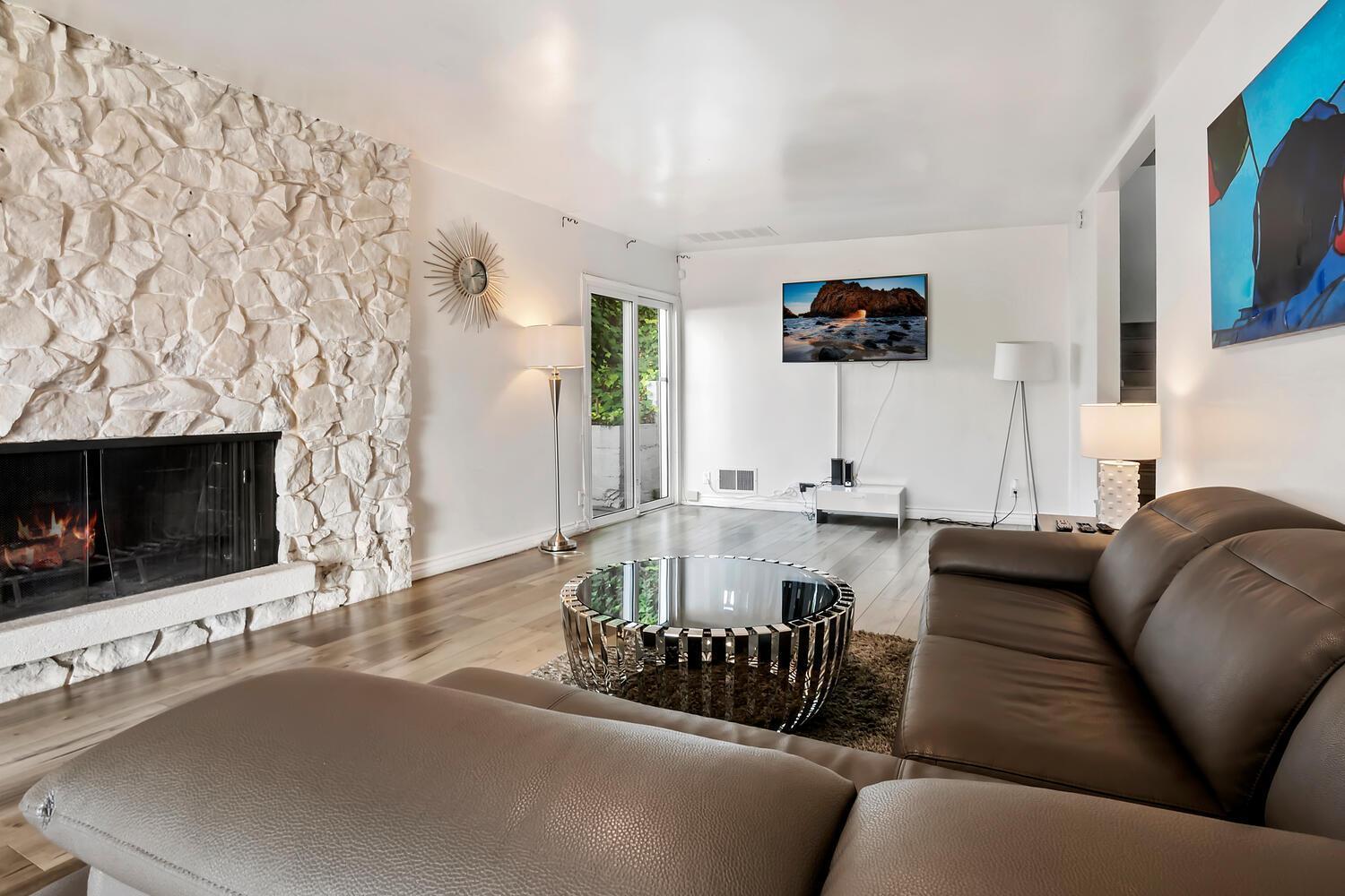 Holiday home 4 Bedroom And 3 Bath Close To Universal And Hollywood *