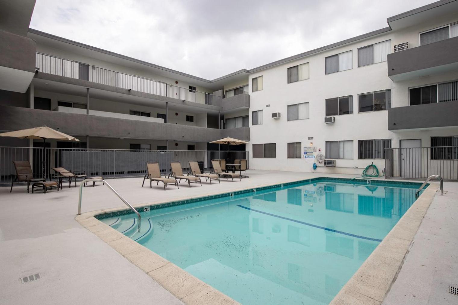Apartment Brentwood 1br W Pool Nr Ucla Whole Foods Lax-253 Los Angeles