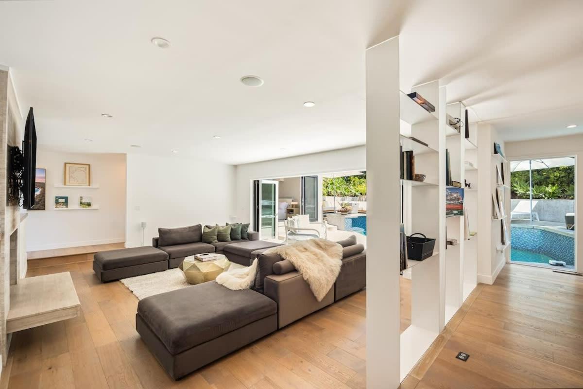 Beverly Hills Canyon By Awhile Villa