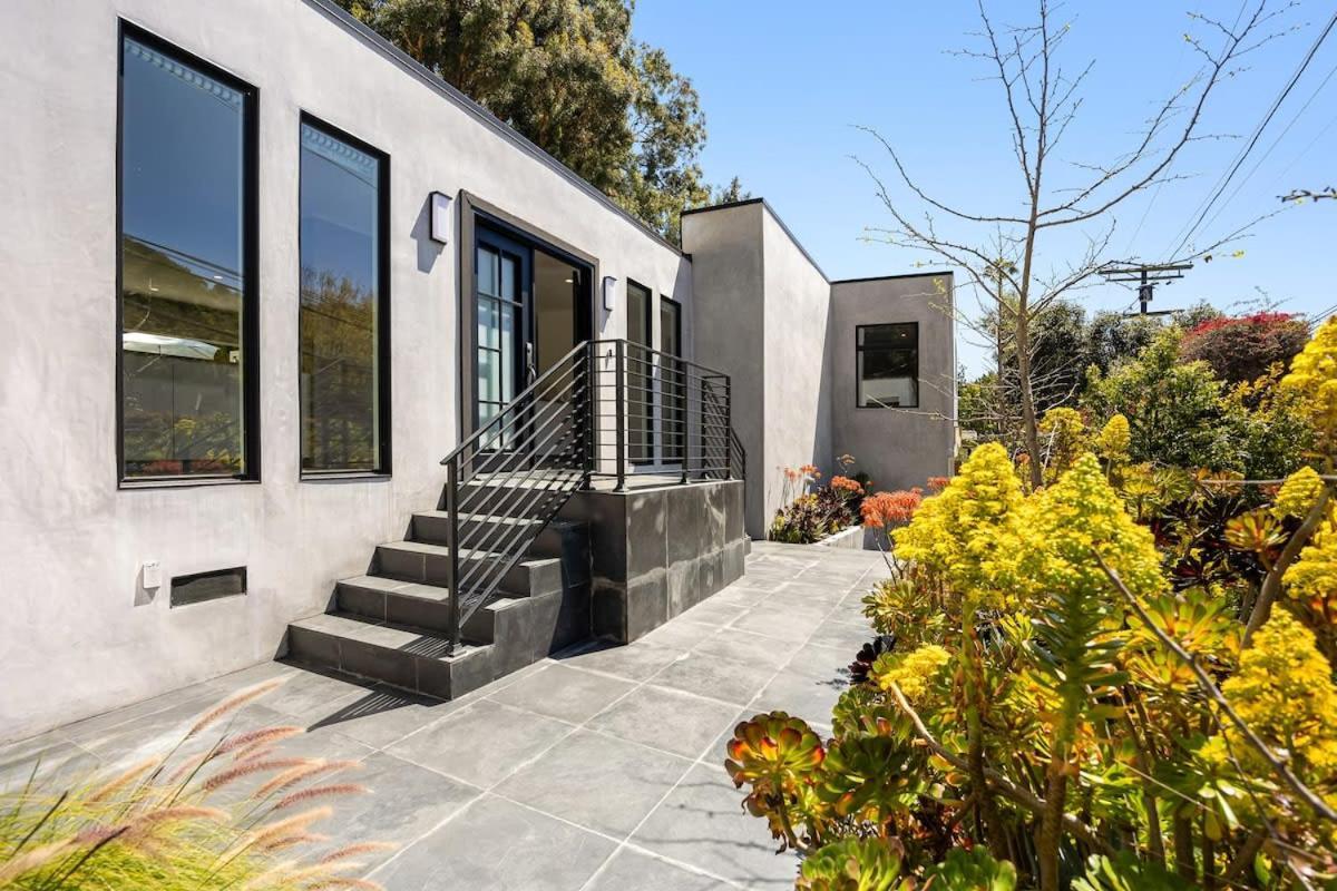 Beverly Hills Canyon By Awhile Villa *