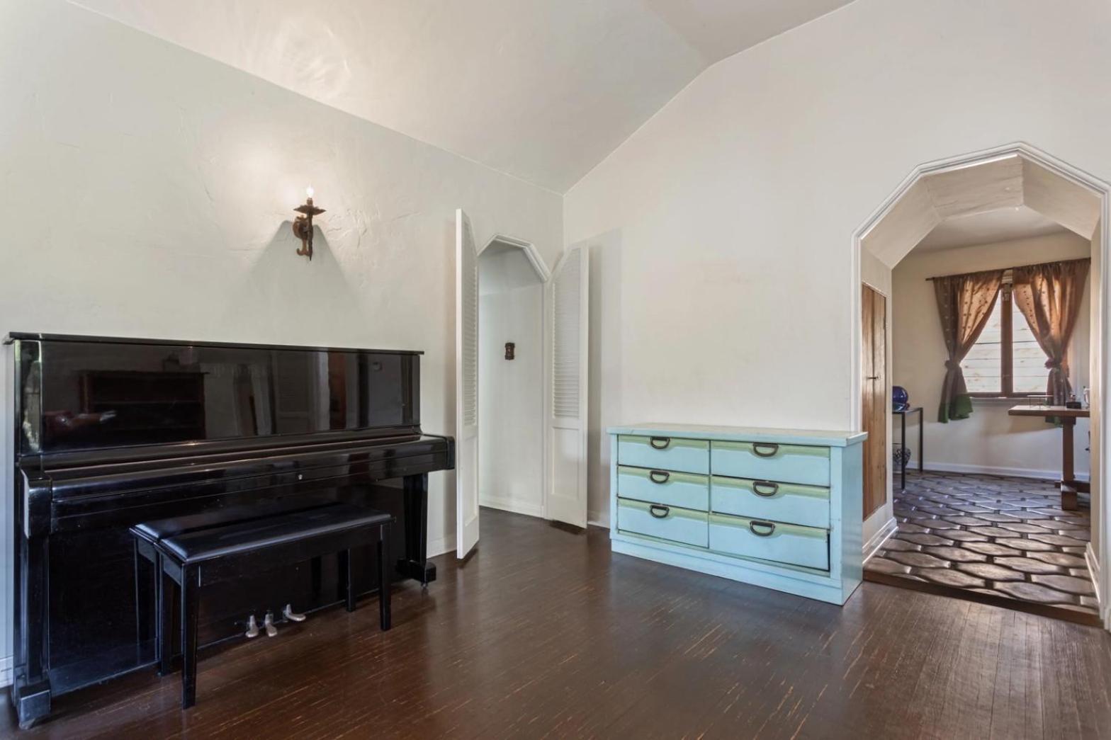 Chic Artist's - Mid Los Angeles