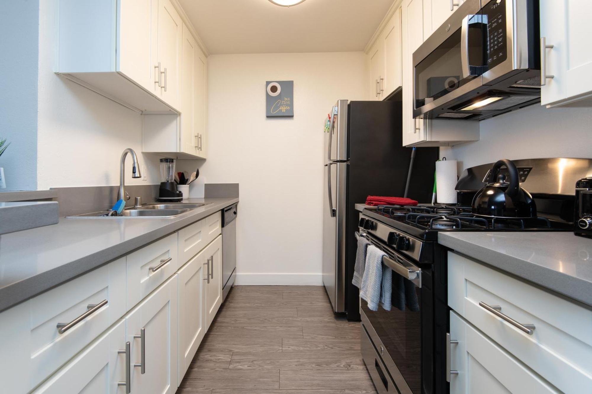 Apartment Sleeps 5 Major Attractions Mins Away 1 Bedroom *