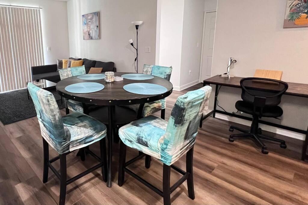 Mdr 2 Bd 2ba Oasis Poolview,spa,gym Apartment Los Angeles
