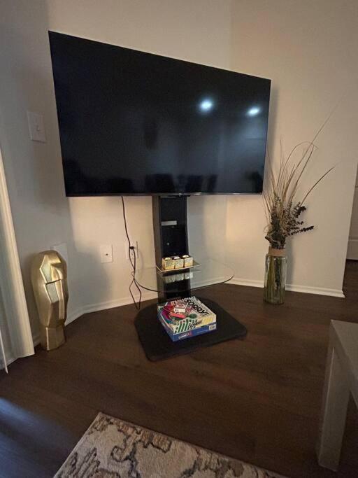 Luxury Mdr 1bd/1ba W/ Patio Pool View, Spa, Gym *