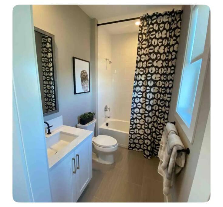 Apartment Luxury Mdr 1bd/1ba W/ Patio Pool View, Spa, Gym
