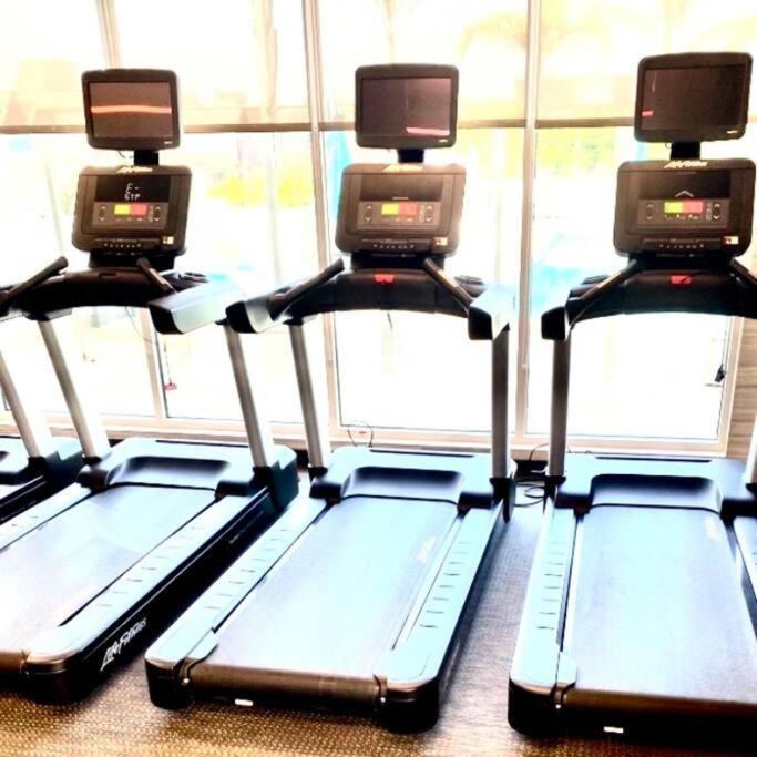 Mdr 1bd/1ba Escape, Pool-view, Spa, Gym & Parking!
