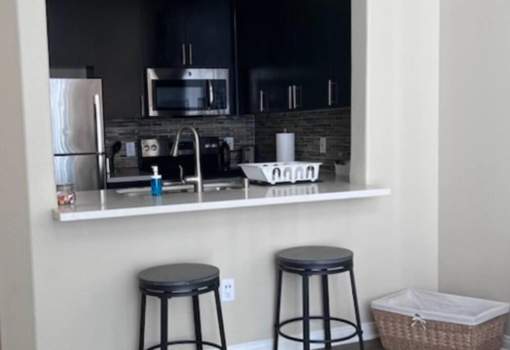 Apartment Mdr 1bd/1ba Escape, Pool-view, Spa, Gym & Parking! Los Angeles