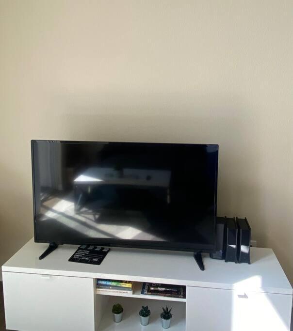 Mdr 1bd/1ba Escape, Pool-view, Spa, Gym & Parking! * Los Angeles