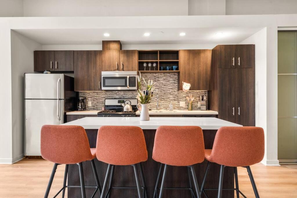 Spacious Dtla With 2 Bed, Free Parking And Pool Apartment *