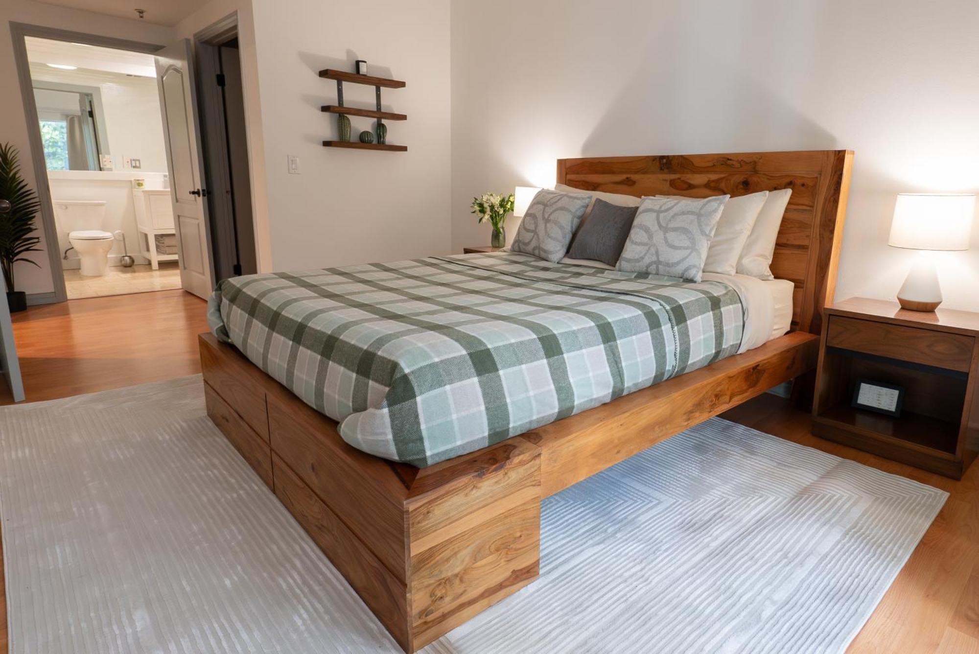 Charming 2bd On Sunsetstrip Apartment *