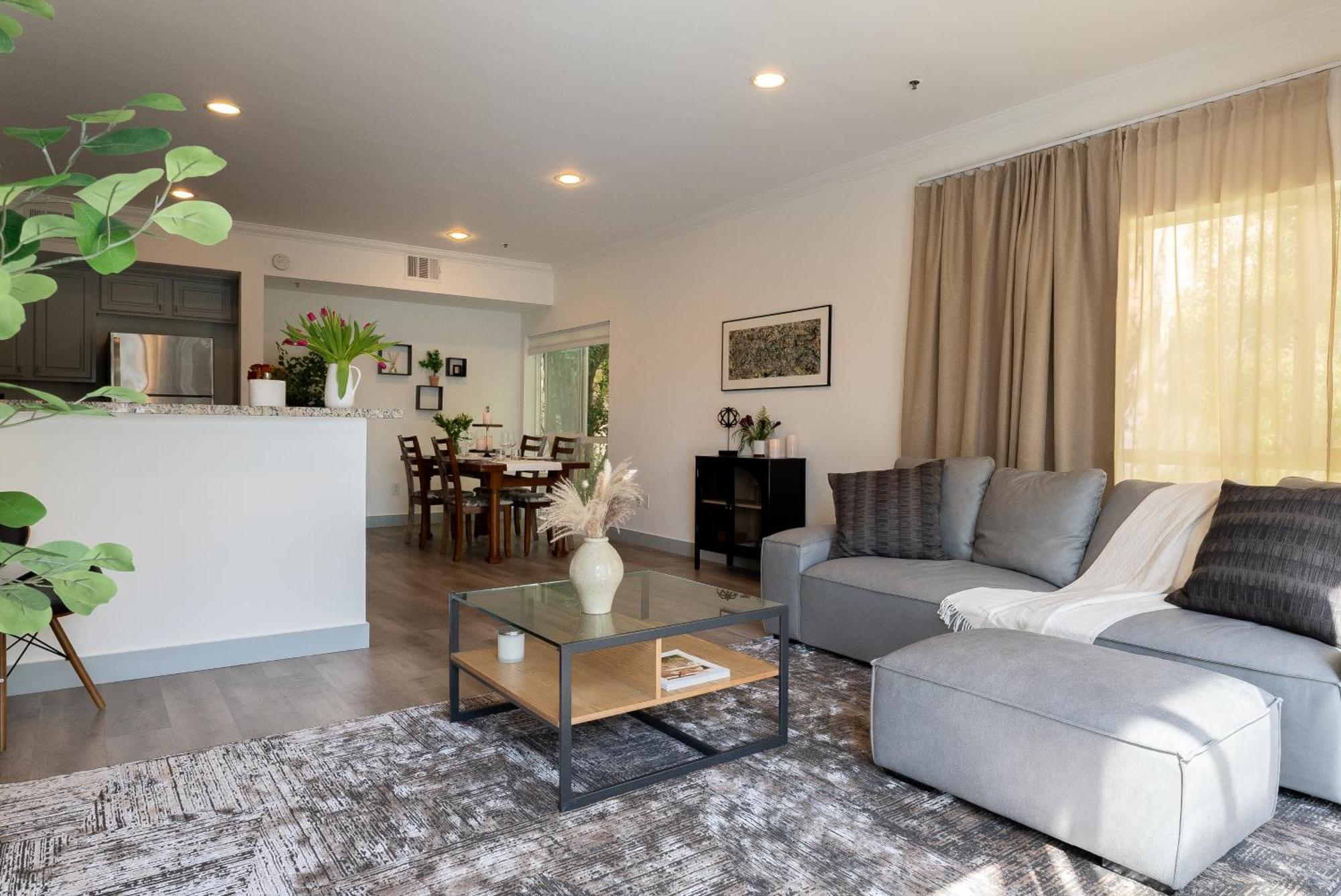 Charming 2bd On Sunsetstrip Apartment *