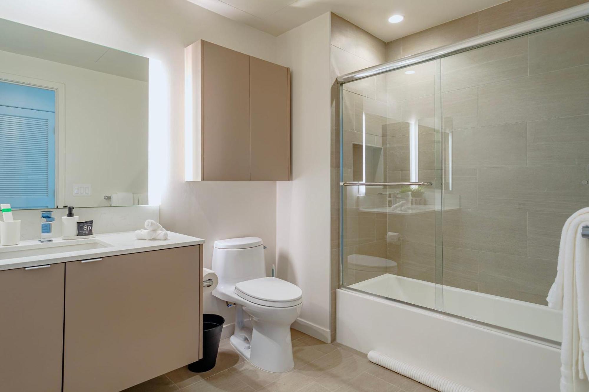 New Sunny&spacious W Full Kitchen Near Ucla Los Angeles