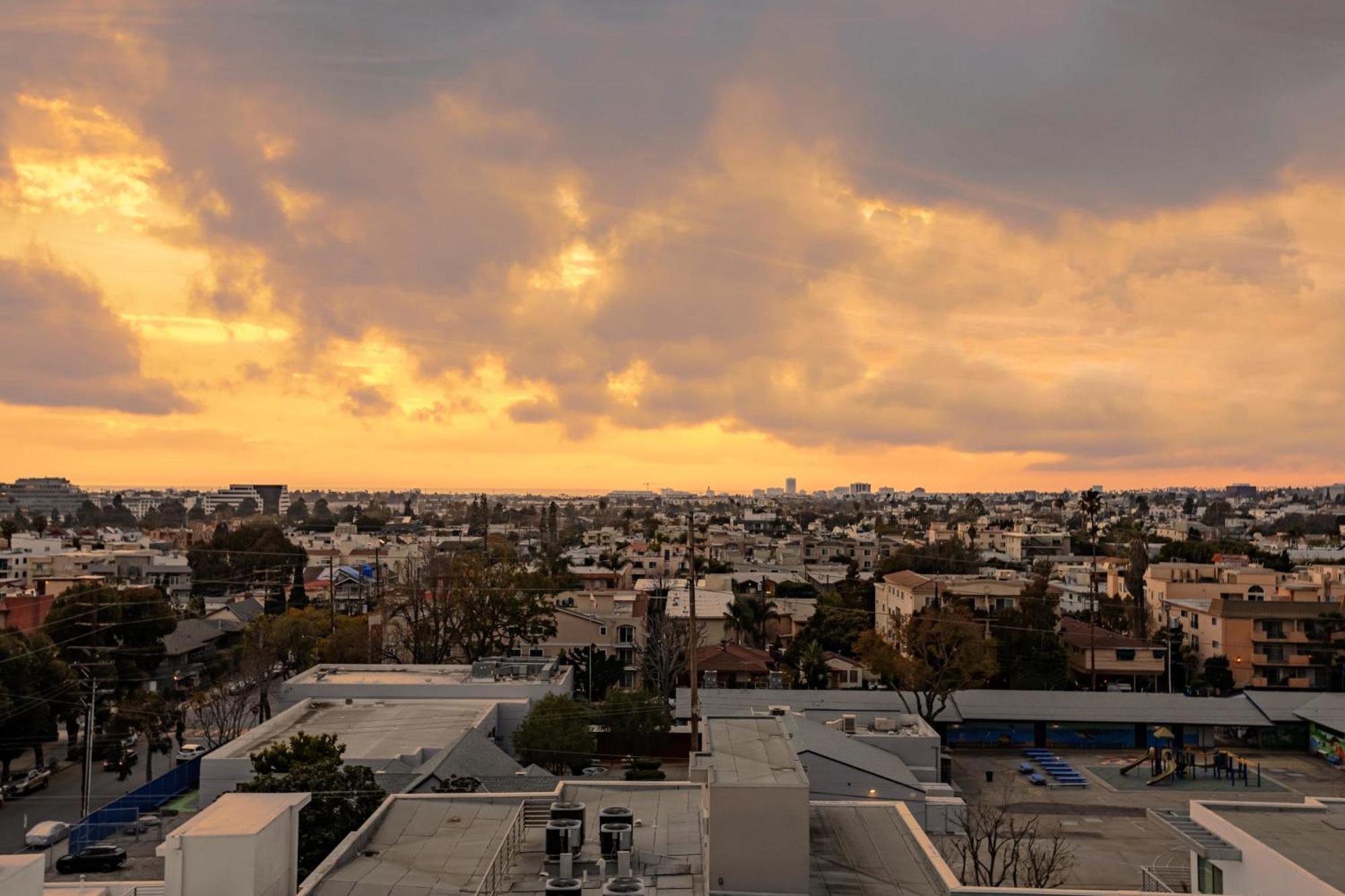 Apartment Cozy Coliving Near Ucla In Unit W&d Los Angeles