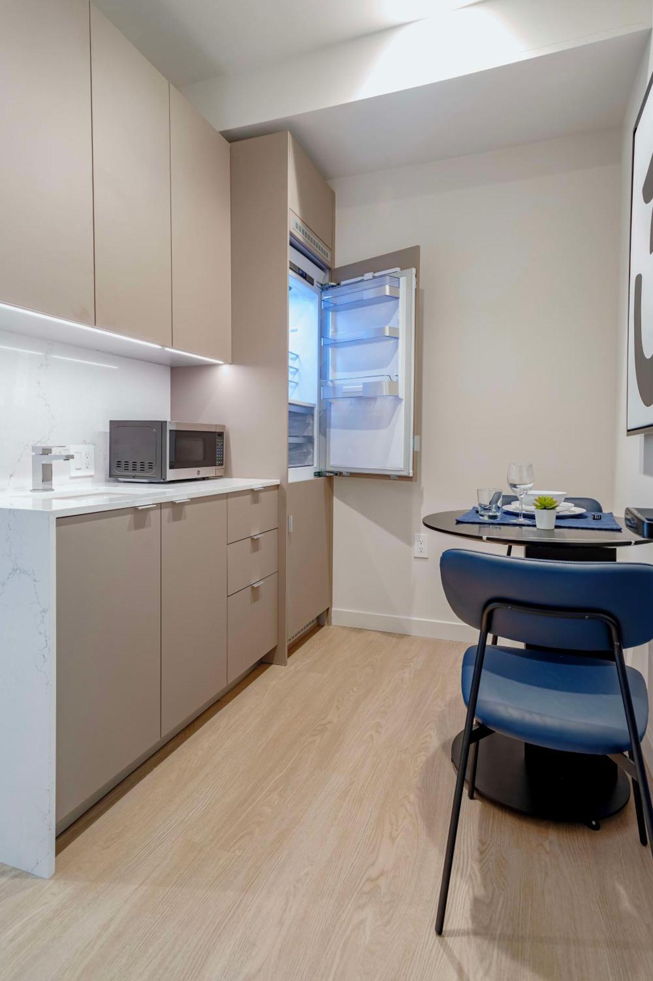 Ucla Area Coliving W In Unit Closet Apartment Los Angeles