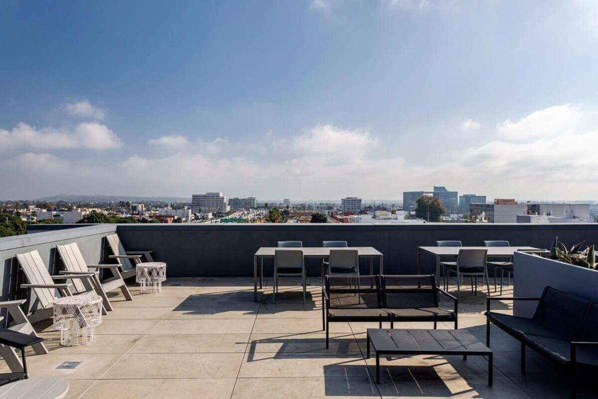 Stylish Near Ucla Coliving W In Unit W&d Apartment Los Angeles