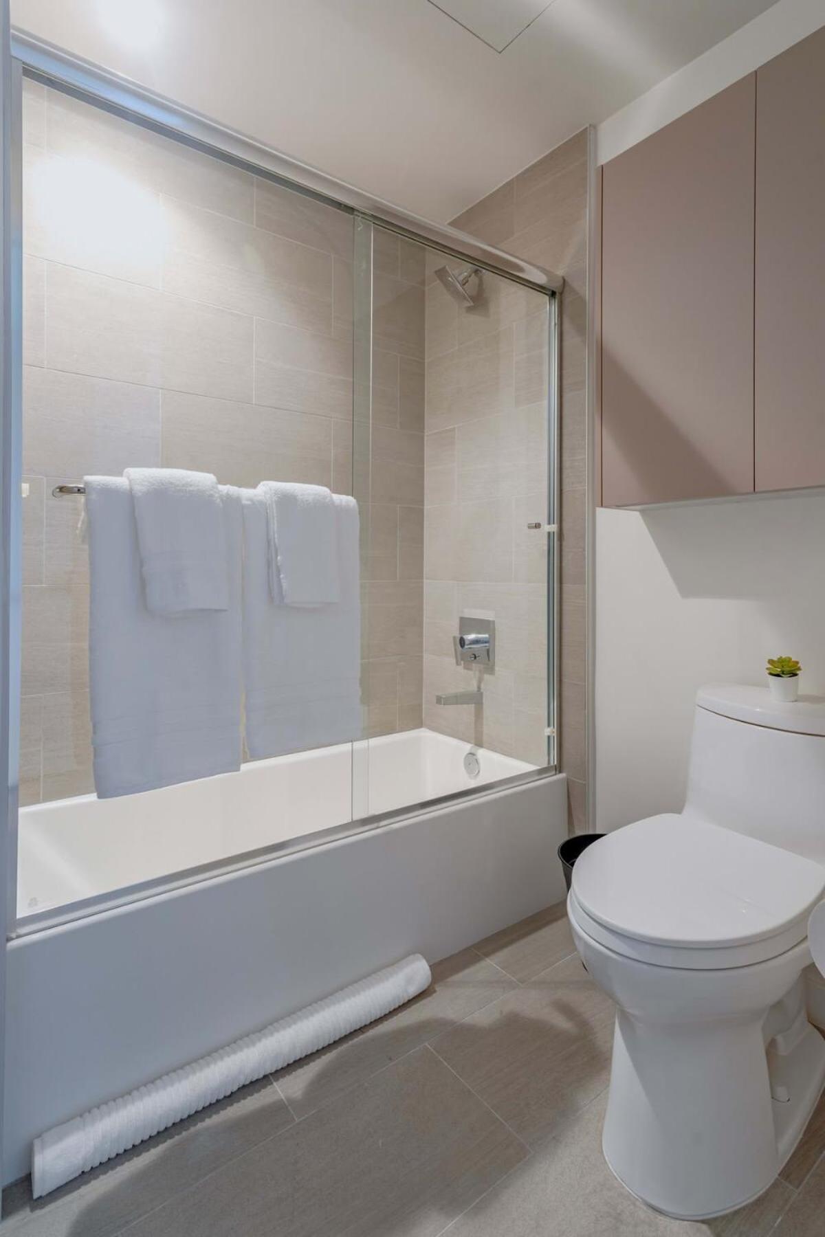Stylish Near Ucla Coliving W In Unit W&d Apartment *