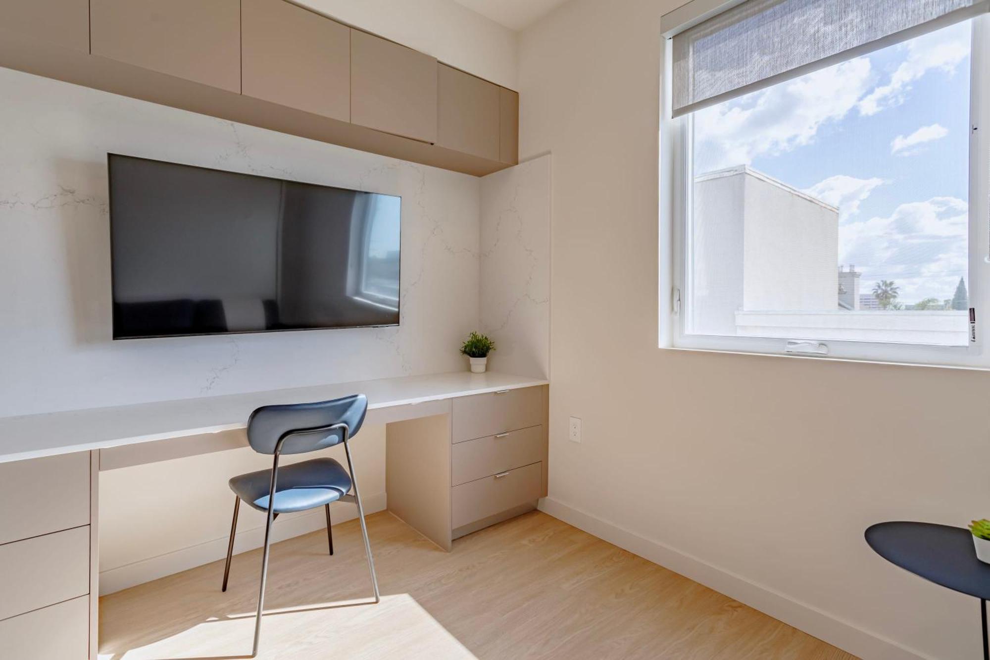 Apartment Stylish Coliving W Walk In Closet Near Ucla Los Angeles