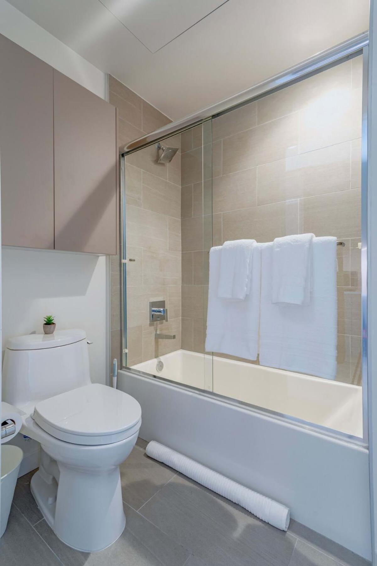 Apartment Stylish Coliving W Walk In Closet Near Ucla *