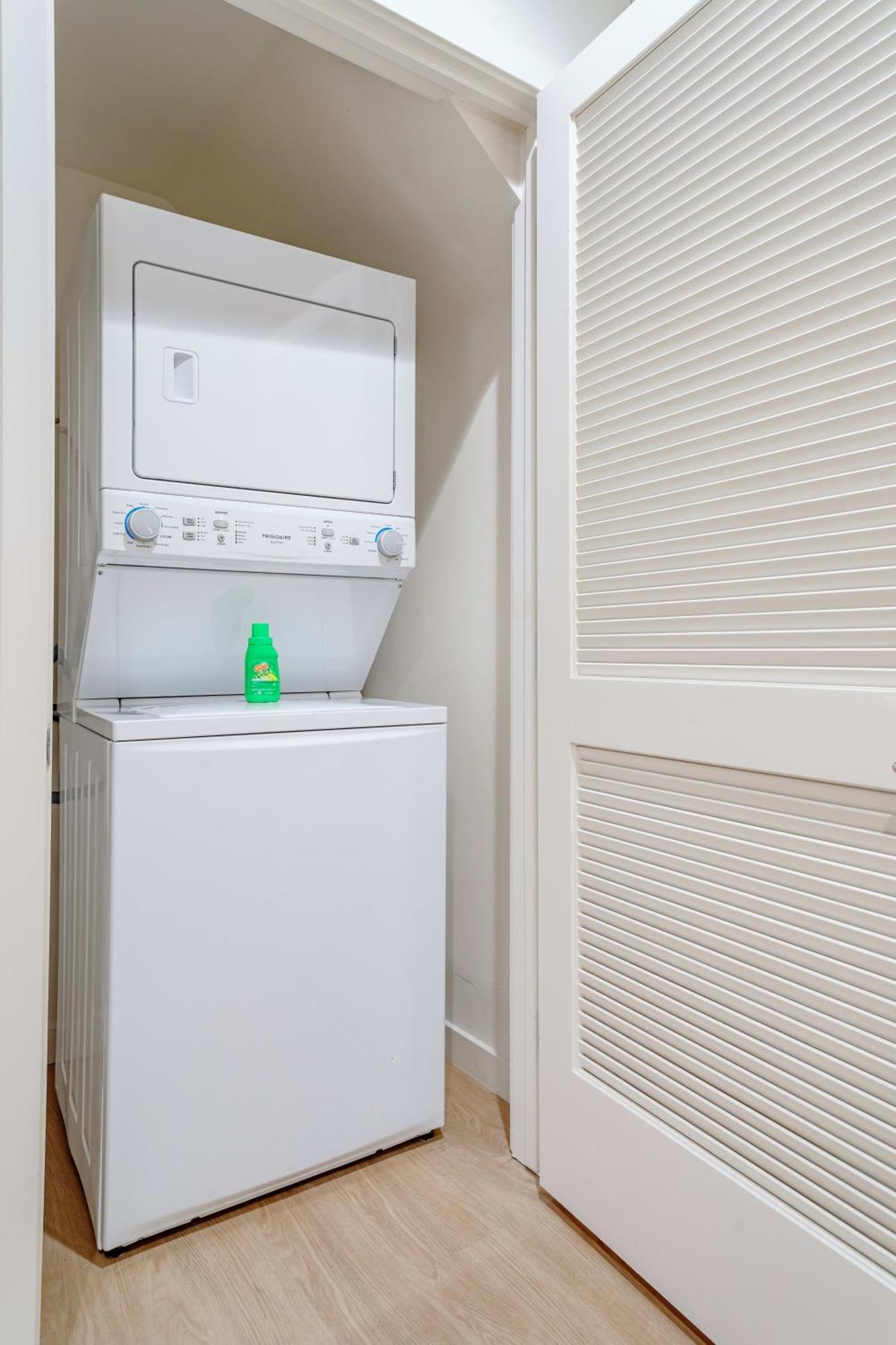 Chic & Cozy Coliving W W&d Near Ucla Apartment