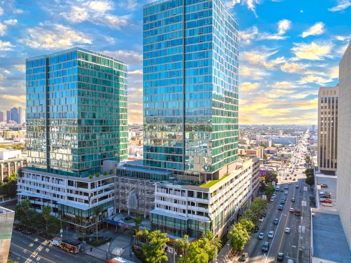 Fabulous And Hollywood Views For 4