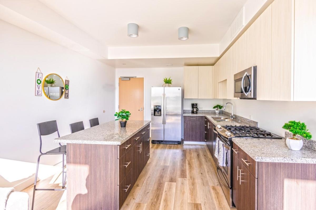 Apartment Fabulous And Hollywood Views For 4