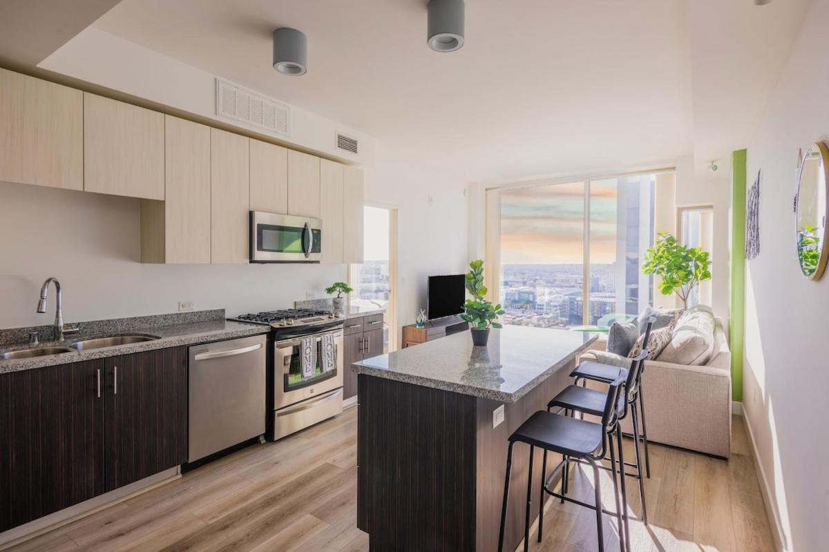 Apartment Fabulous And Hollywood Views For 4 *