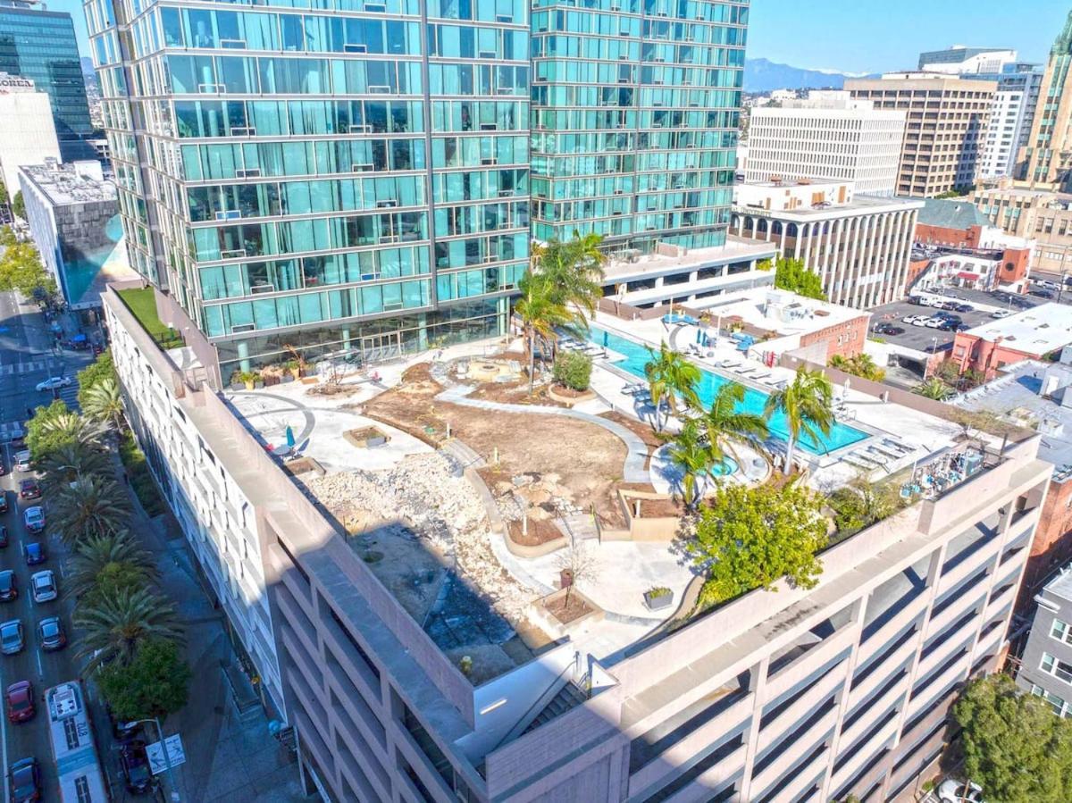 Fabulous And Hollywood Views For 4