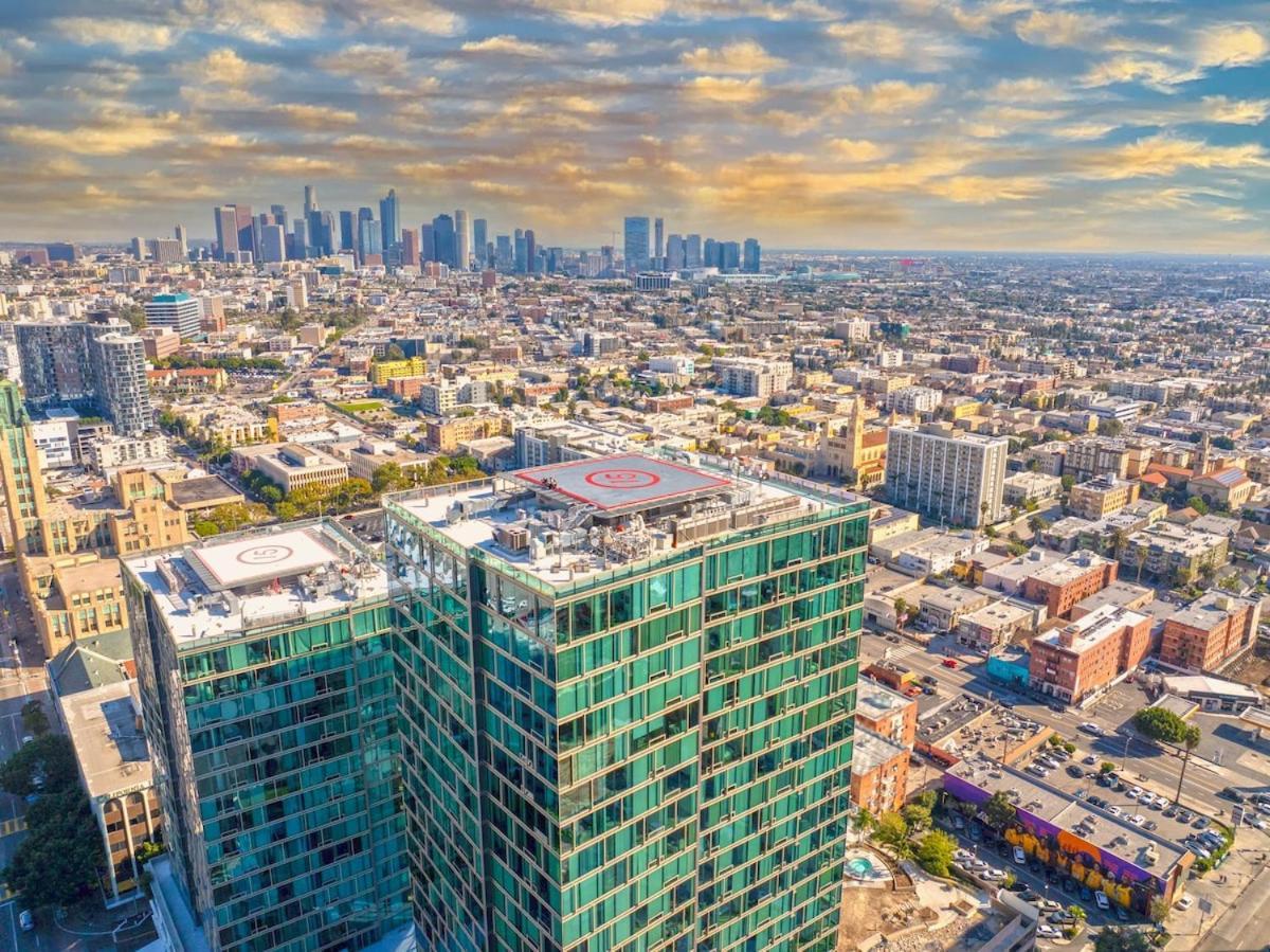 Apartment Fabulous And Hollywood Views For 4