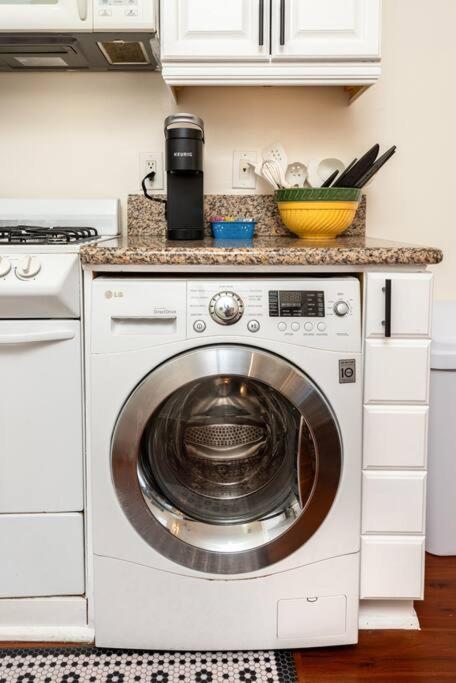 Sleek & Upscale: Premier 1-br In La! *