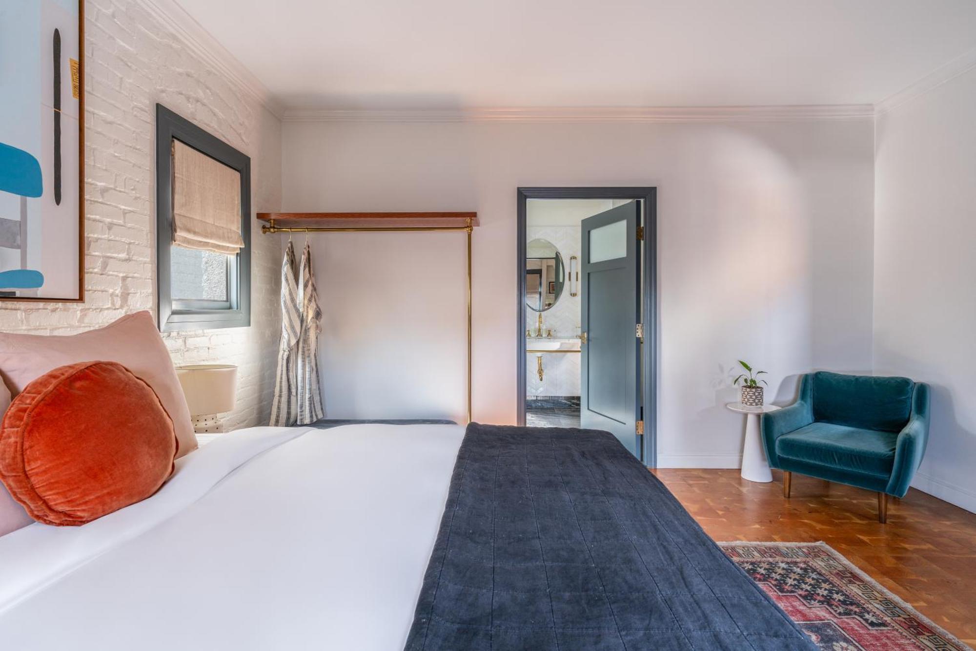 Gold-diggers Hotel