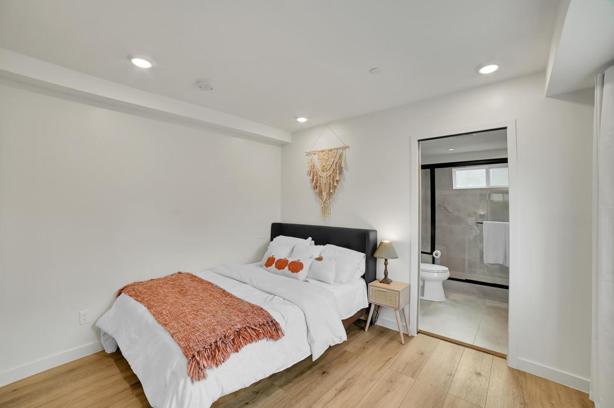 Brand New Chic-nest In Prime Location Holiday home