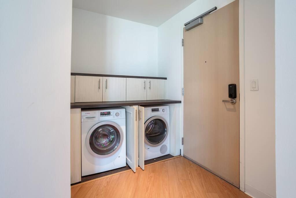 Lovely Upscale High Rise Private Parking & Pool Los Angeles