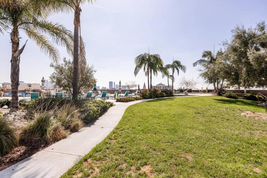 Lovely Upscale High Rise Private Parking & Pool Apartamento