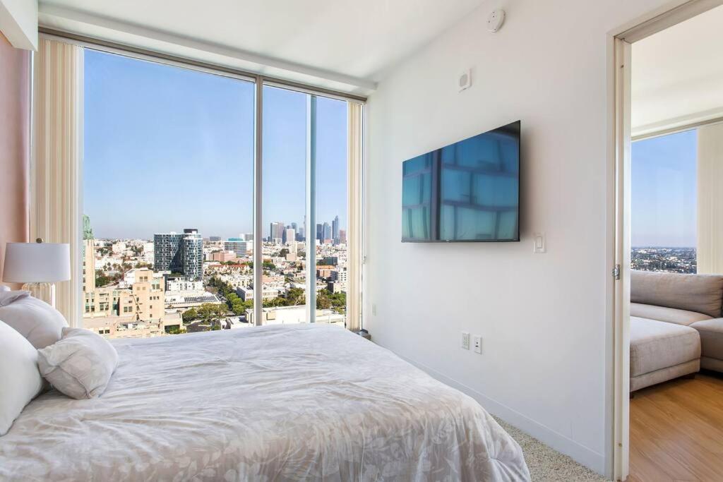 Apartamento Lovely Upscale High Rise Private Parking & Pool *